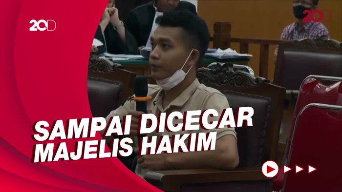 Kelakuan ART Sambo di Sidang: Cengengesan-Beri Keterangan Berbelit