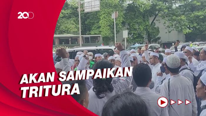 Massa Aksi 411 Berkumpul di Depan Istiqlal, Siap Long March Menuju Istana
