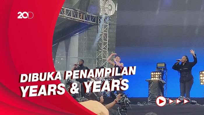 Mendung Tak Halau Semangat Para Penonton Joyland Festival Hari Pertama