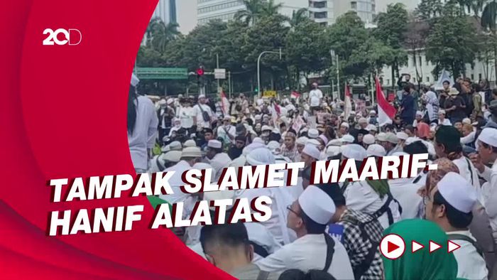 Massa Aksi 411 Tiba di Patung Kuda, Lantunkan Zikir Sambil Duduk