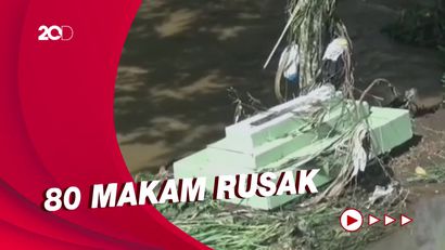 TPU di Banyuwangi Diterjang Banjir, Puluhan Mayat Hanyut
