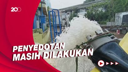 Penampakan Jalan Kemang Raya Terendam Banjir 1 Meter