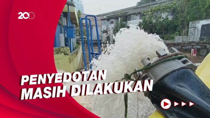 Penampakan Jalan Kemang Raya Terendam Banjir 1 Meter