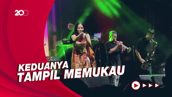 Gaya Busana Isyana dan Yura Yunita di Panggung Joyland Festival 2022
