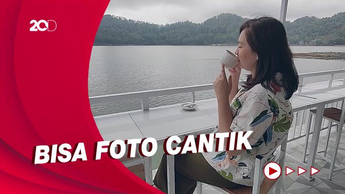 Nongkrong dengan View Telaga Ngebel di Prabu Cafe and Resto