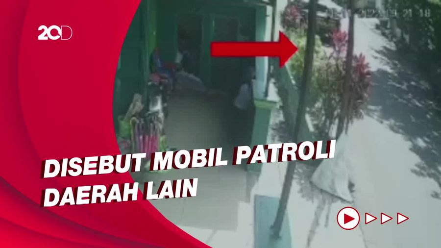 Terekam CCTV, Mobil Patroli Polisi Kabur Usai Tabrak Pemotor di Parepare