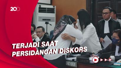 Momen ART Susi Dicium Pipi oleh Putri Candrawathi dan Dirangkul Sambo