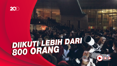 Keseruan Melihat Fenomena Gerhana Bulan di Taman Ismail Marzuki