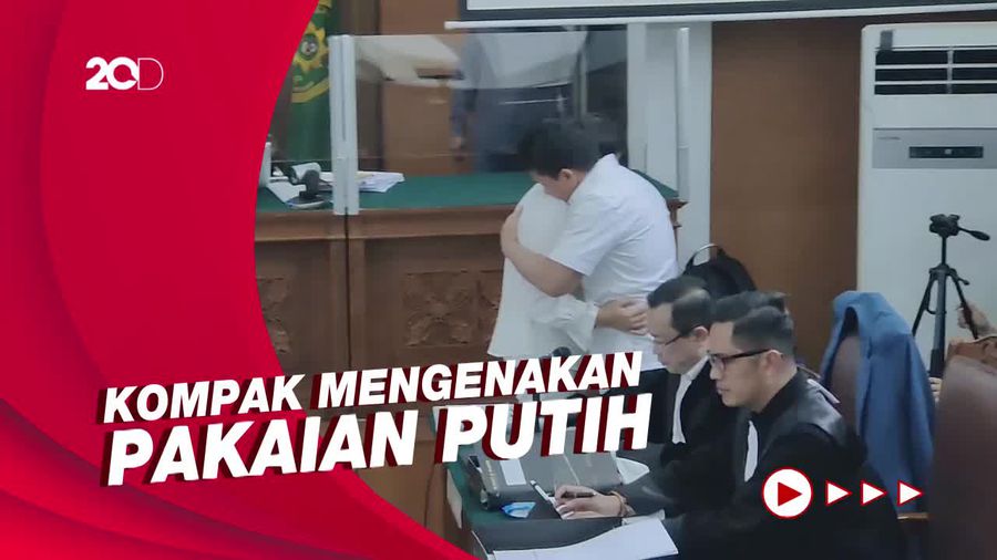 Momen Pelukan Sambo-Putri Jelang Sidang Pembunuhan Yosua