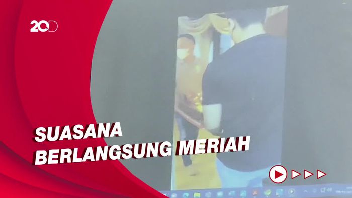 Momen Yosua Beri Kejutan Kue-Tumpeng di Anniversary Sambo-Putri