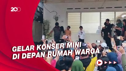 Momen Farel Prayoga Hibur Korban Banjir Bandang di Kalibaru Banyuwangi