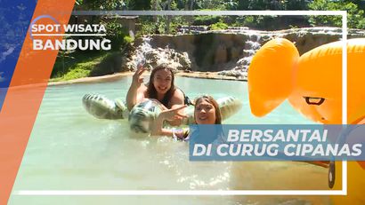 Menikmati Bersantai Dengan Floaties di Curug Cipanas, Bandung
