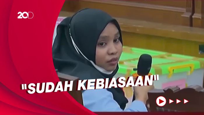 Tawa Pengunjung Saat Susi ART Sambo Jawab Siap-siap di Persidangan