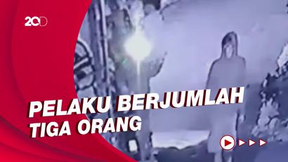  Terekam CCTV Sopir Truk di Sumsel Ditodong Celurit, Rp 11 Juta Raib