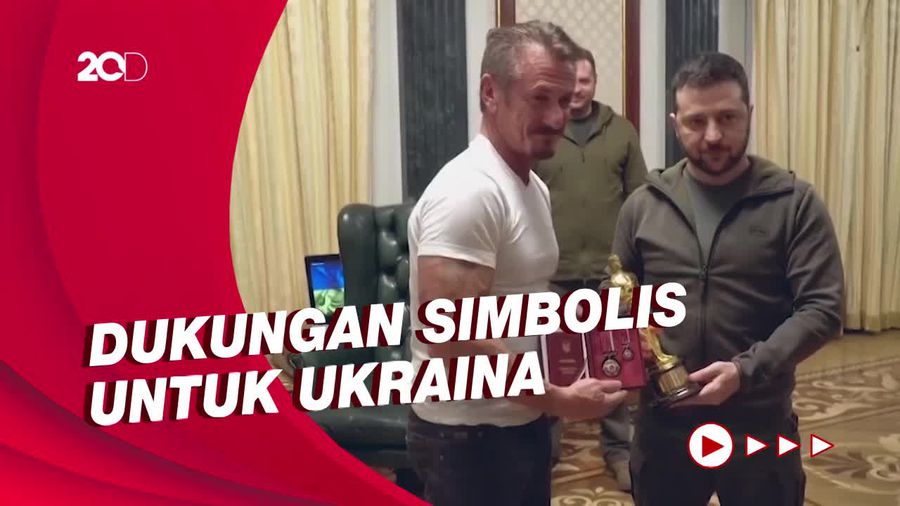 Sean Penn Serahkan Piala Oscarnya ke Presiden Zelenksy