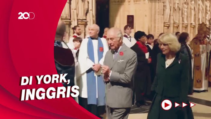 Usai Insiden Dilempari Telur, Raja Charles Resmikan Patung Ratu Elizabeth II