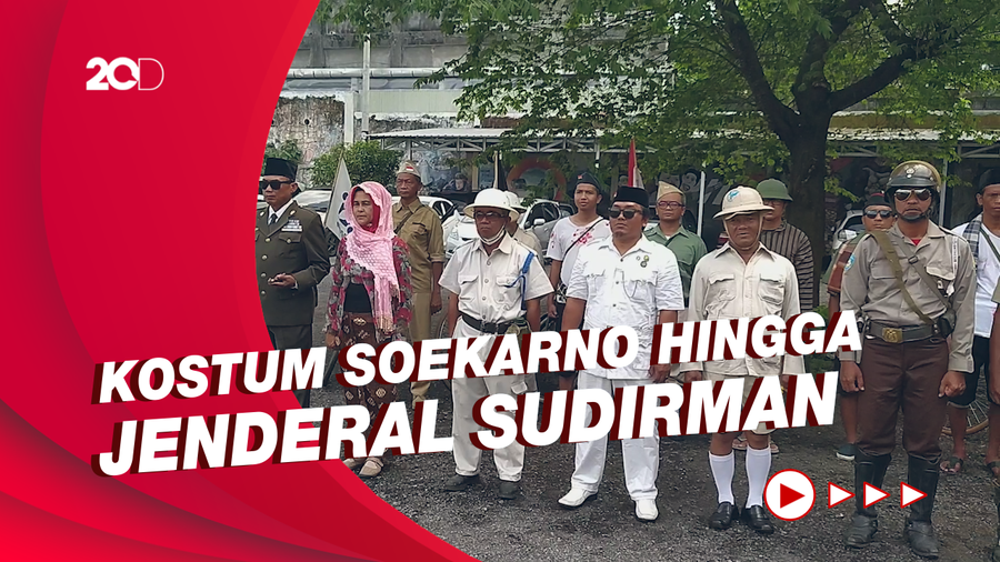 Momen Polisi di Magelang Upacara Hari Pahlawan Pakai Kostum Pejuang