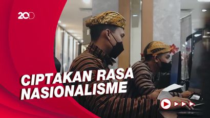 Hari Pahlawan, Polisi di Surabaya Berkostum Pejuang