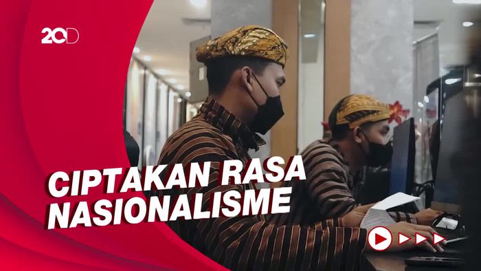 Hari Pahlawan, Polisi di Surabaya Berkostum Pejuang
