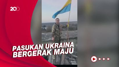 Tentara Ukraina Copot Bendera Rusia di Kherson