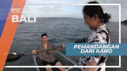 Melihat Pemandangan Bawah Pantai Dengan Naik Kano Transparan, Bali