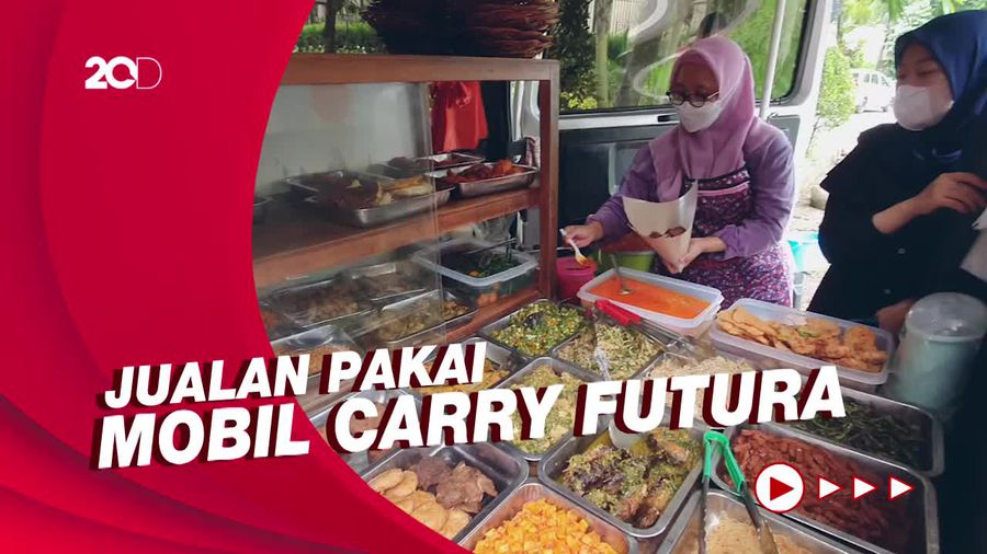 Cobain Makan Siang di Warung Nasi Depan Rumah Sandiaga Uno