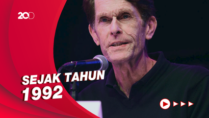 Kevin Conroy, 30 Tahun Menjadi Pengisi Suara Batman
