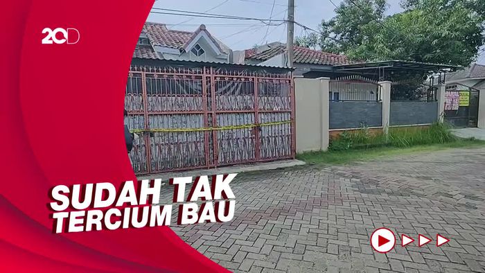 Rumah Sekeluarga Tewas Mengering Kini Tertutup Plastik