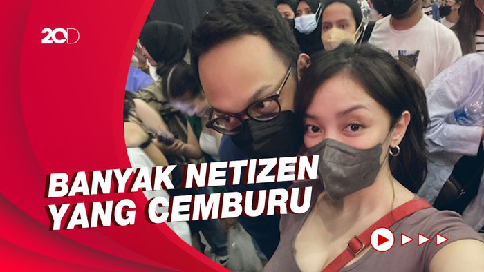 Momen Amanda Zahra Nonton Konser LANY Bareng Marlo