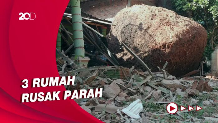 Batu Raksasa Jatuh dari Tebing Tinggi, Timpa Rumah-Mobil di Pacitan!