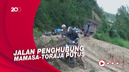 Perjuangan Pemotor Lewati Jalan Tertutup Longsor di Mamasa-Toraja