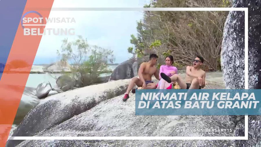Menikmati Kesegaran Es Kelapa di Atas Batu Granit, Belitung