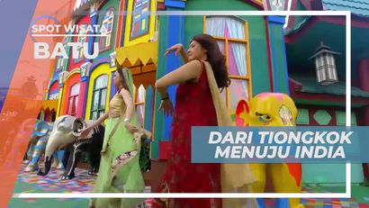 Mencoba Pakaian Khas India di Kawasan Wisata Kota Batu