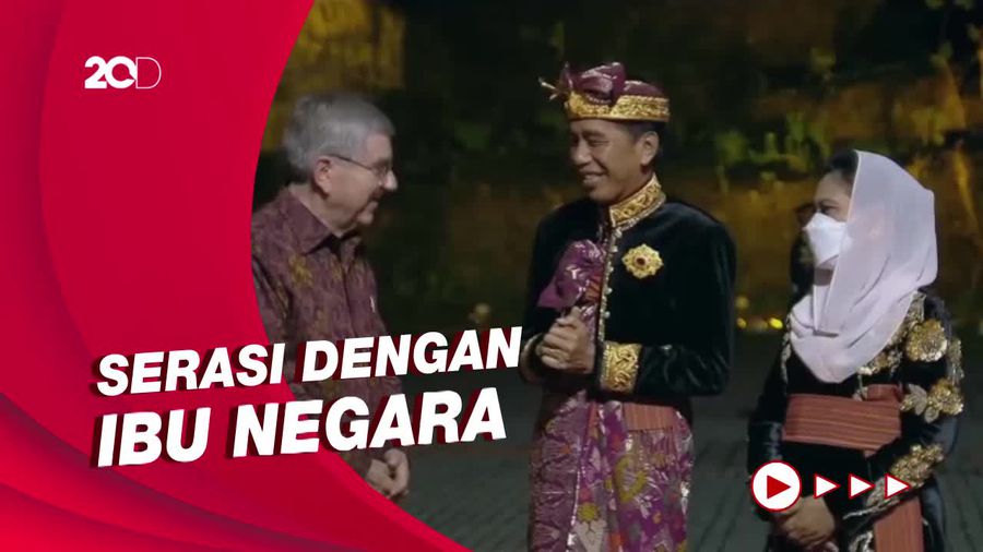 Gaya Jokowi Berbusana Adat Payas Agung Bali di Welcoming Dinner G20