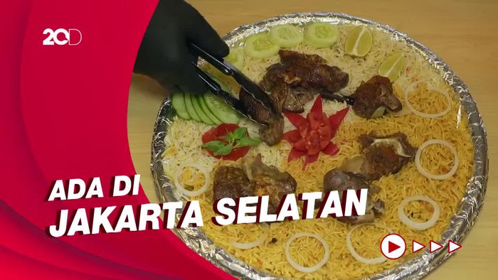 Bikin Laper: Jajal Ayam Guling Madinah yang Lagi Viral