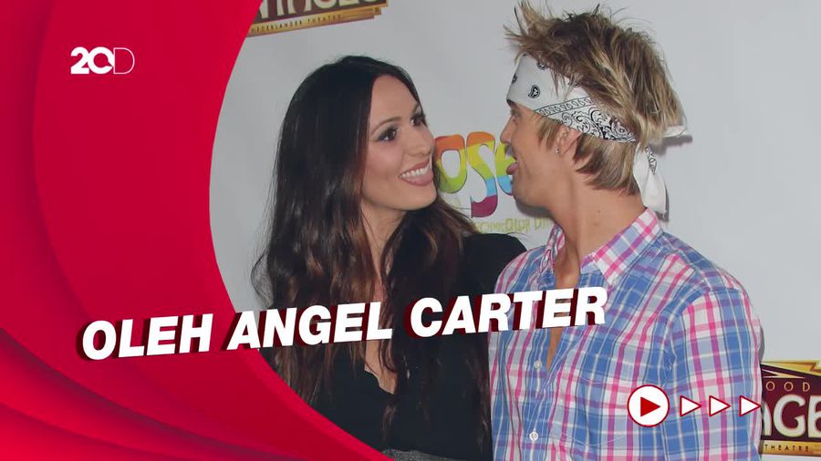 Abu Kremasi Aaron Carter Disimpan oleh Saudari Kembarnya