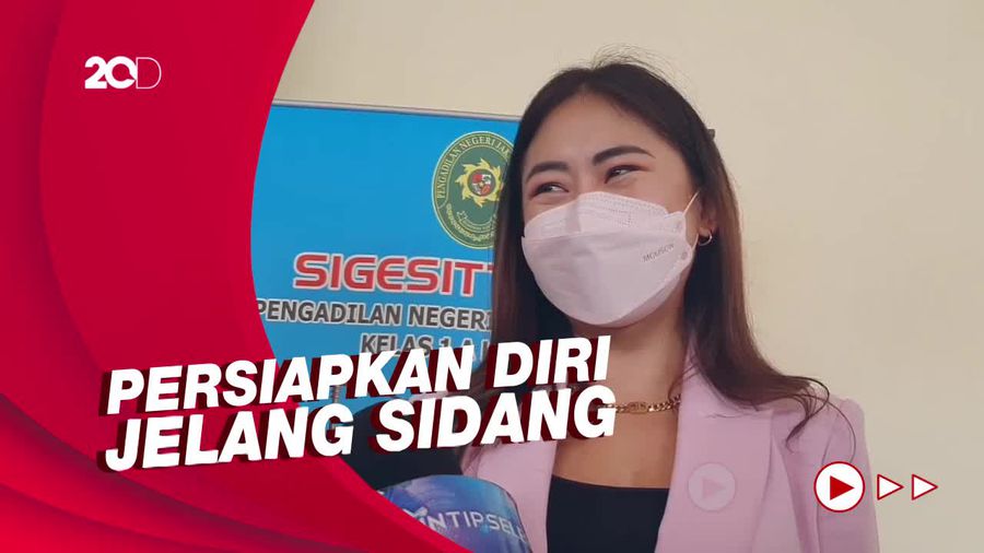 Jelang Sidang, Ayu Thalia Unggah Kalimat Ini di Instagram