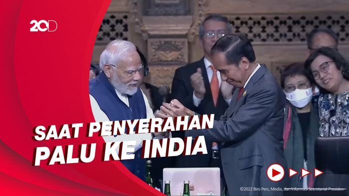 Sri Mulyani dan Retno Marsudi Berpelukan di Penutupan KTT G20