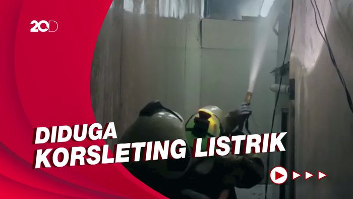 Kebakaran 3 Rumah di Cakung, 8 Unit Damkar Meluncur