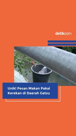 Makan Unik Pakai Kerekan