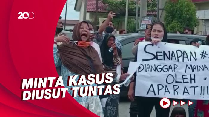 Keluarga Warga yang Ditembak Polisi Demo di Polres Pelabuhan Belawan