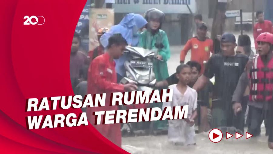 Jalan Paccerakang Makassar Banjir, Polisi Evakuasi Warga