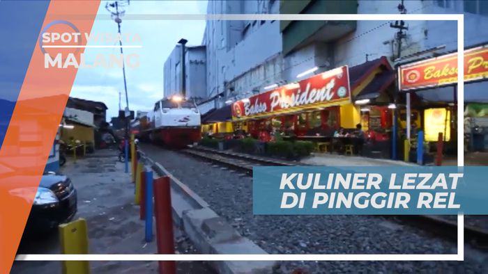 Menikmati Lezatnya Bakso Bakar di Pinggiran Rel Kereta Api, Malang