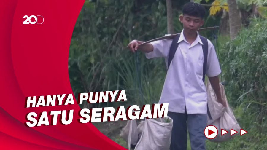 Kisah Adia Pelajar SMA Sukabumi Jualan Sayur Berseragam