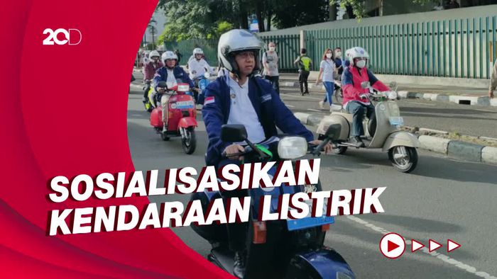 Aksi Menhub Hingga Heru Budi Naik Motor Listrik ke Bundaran HI