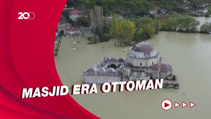 Banjir Merendam Masjid Bersejarah di Albania