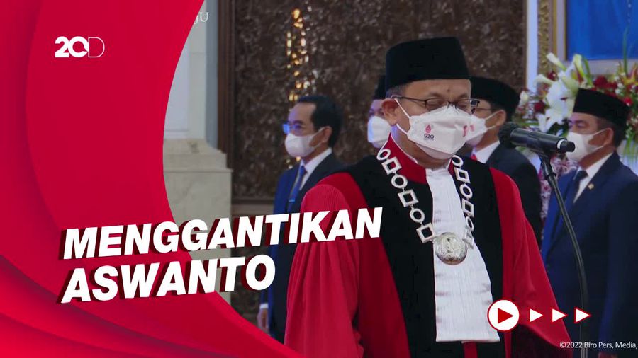 Bacakan Sumpah, Guntur Hamzah Resmi Jadi Hakim Konstitusi