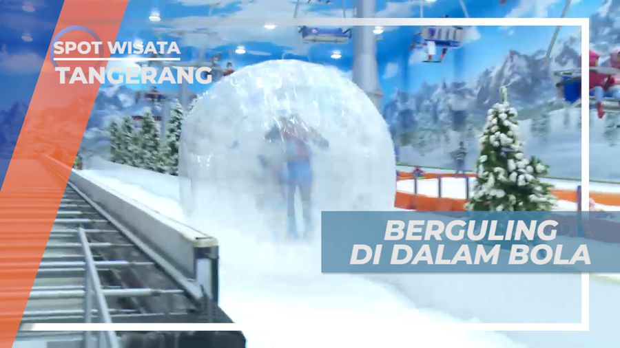 Berguling-guling Dalam Bola Seru di Trans Snow World, Tangerang