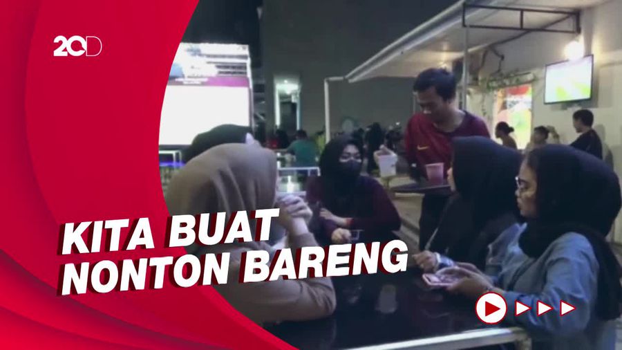 Suasana Kafe Bernuansa Piala Dunia di Pinrang