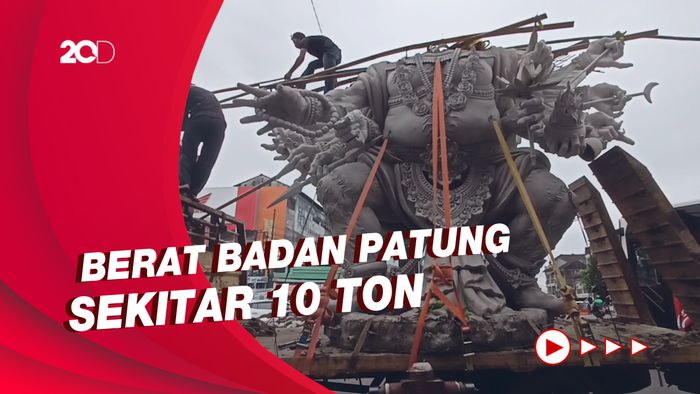 Pemasangan Badan Patung Wisnu Murti di Tabanan Hampir Rampung